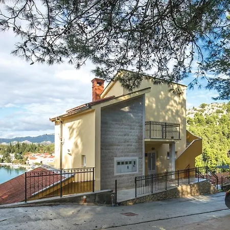 One-bedroom In Ploce דירה