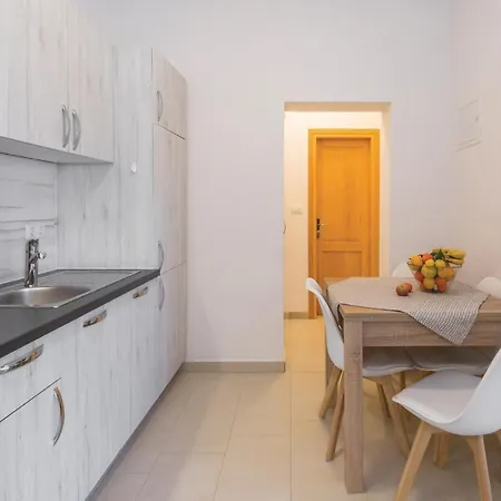 شقة One-bedroom In Ploce بلاتشي
